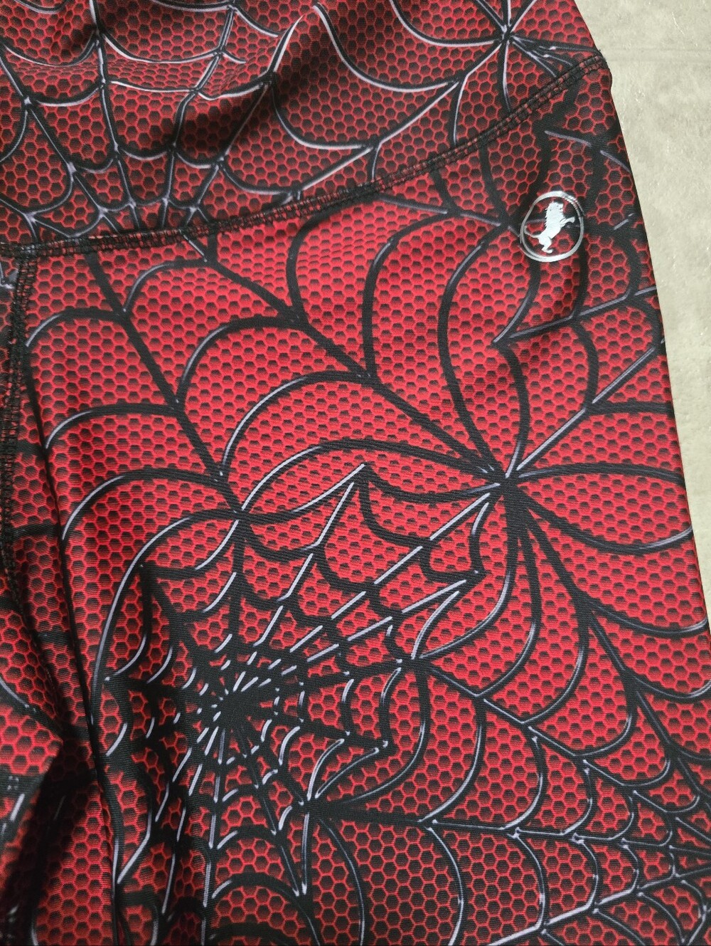 Red Spiderweb Capris - Picture 4 of 8